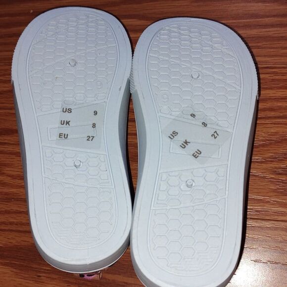 Fabkids slipon tan pink heart shoes Sz.9 NWOT - Picture 8 of 8